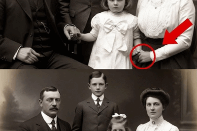 This 1914 Studio Photo Seems Harmless — Until You Notice What the Mother Hides in Her Hand