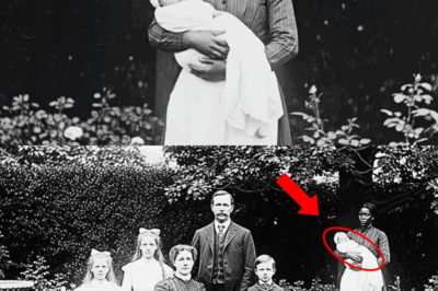 This mysterious 1901 photo holds a secret that experts have tried to explain for decades